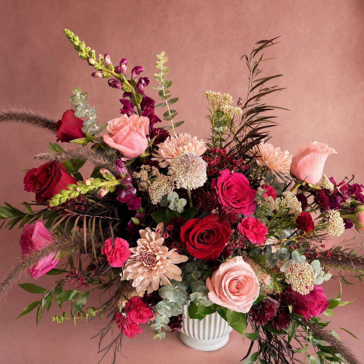 Reds and pinks white urn